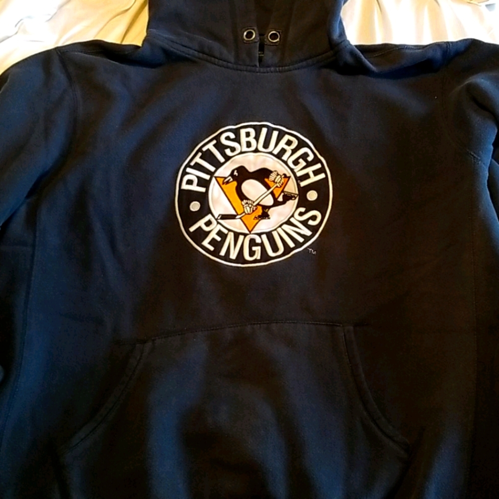 Pittsburgh Penguins Skating Penguin Navy Hoodie XL